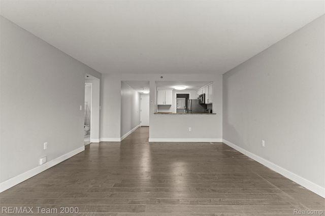 250 E HARBORTOWN Drive 702, Wayne, MI 48207