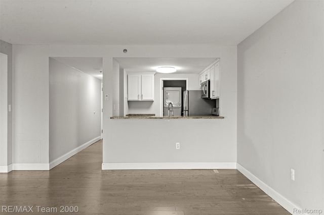 250 E HARBORTOWN Drive 702, Wayne, MI 48207