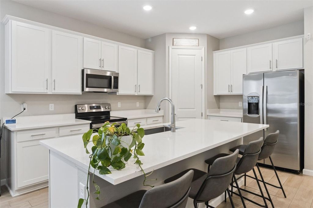 Image 8 of property listing at 2849 CATHY BOULEVARD, Winter Haven, FL 33880