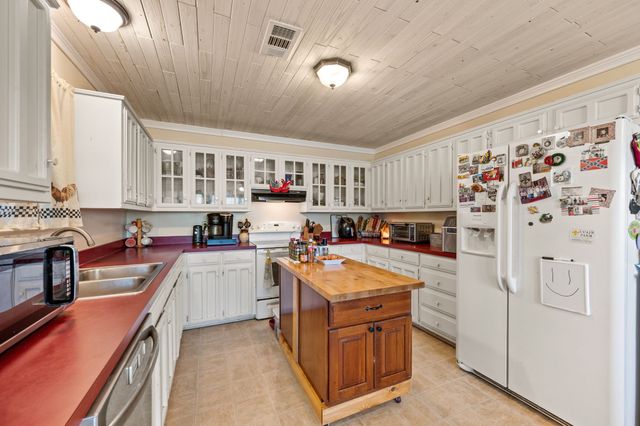 266 Old Chisholm Trail, Rhome, TX 76078