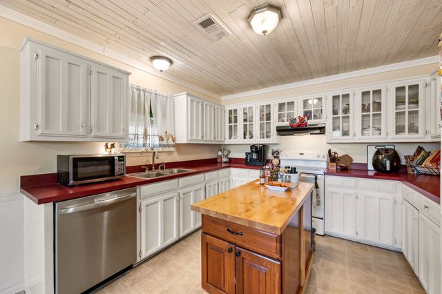 266 Old Chisholm Trail, Rhome, TX 76078