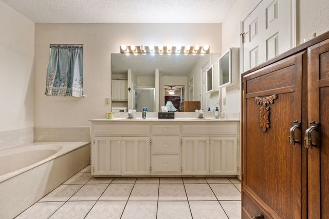 266 Old Chisholm Trail, Rhome, TX 76078