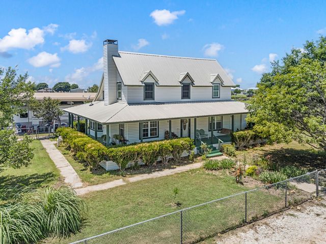 266 Old Chisholm Trail, Rhome, TX 76078