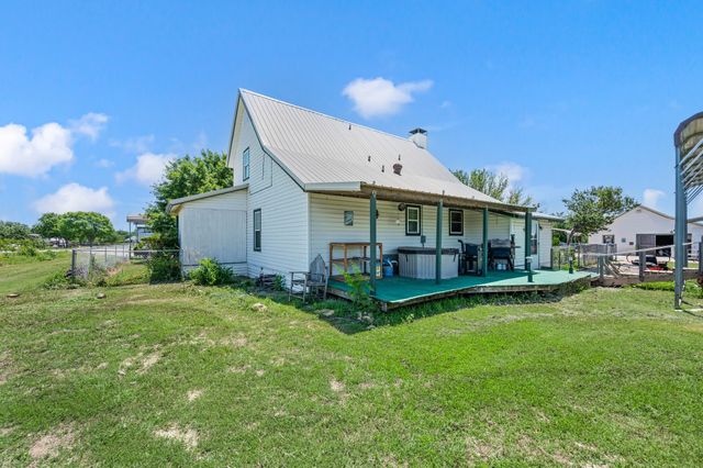 266 Old Chisholm Trail, Rhome, TX 76078
