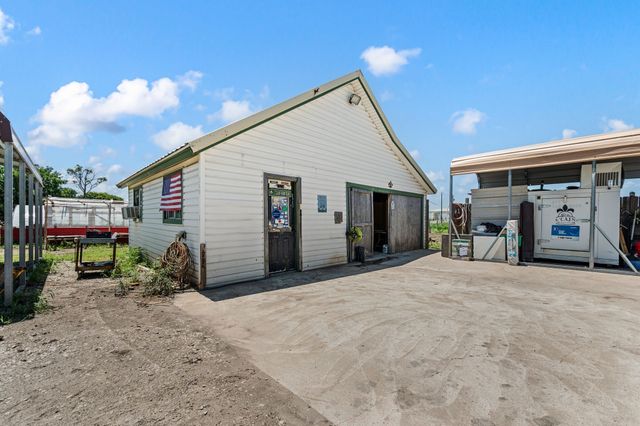 266 Old Chisholm Trail, Rhome, TX 76078