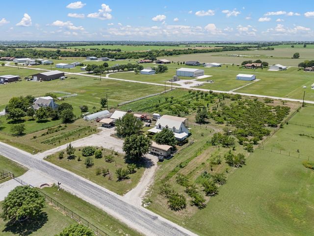 266 Old Chisholm Trail, Rhome, TX 76078