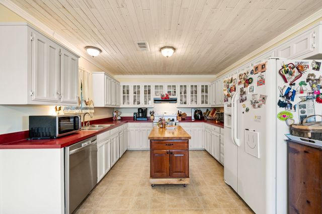 266 Old Chisholm Trail, Rhome, TX 76078