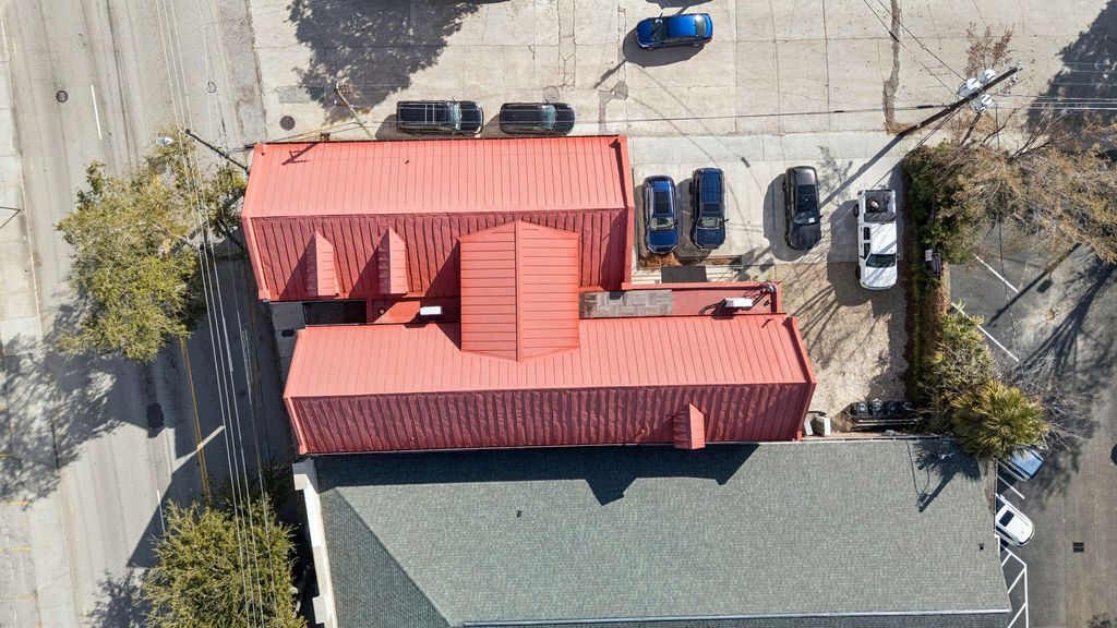 Image 7 of property listing at 241 E Bay Street, Charleston, SC 29401