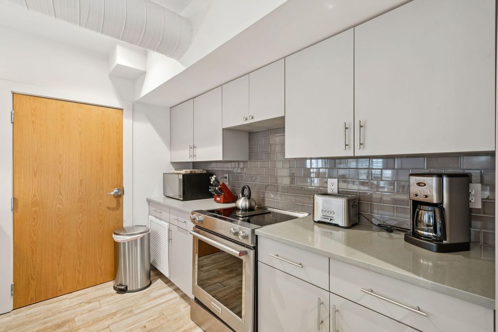 Image 9 of property listing at 241 E Bay Street, Charleston, SC 29401