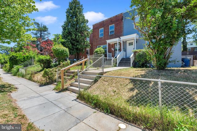 4621 HILLSIDE RD SE, Washington, DC 20019