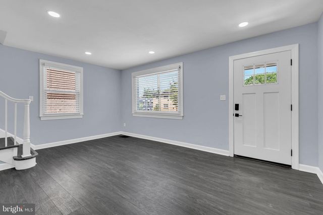 4621 HILLSIDE RD SE, Washington, DC 20019