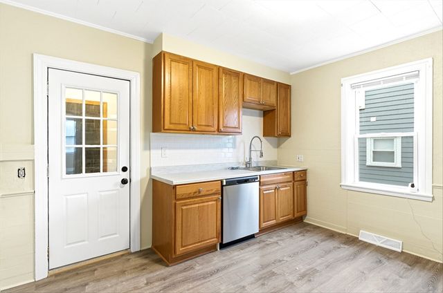 43 Kent St 1, Quincy, MA 02169