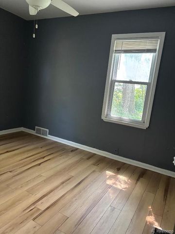 24409 Stanford Stanford, Dearborn Heights, MI 48125