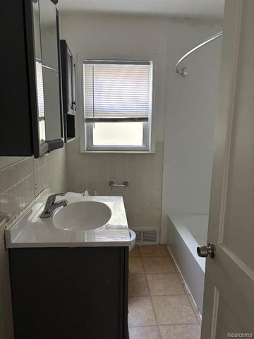 24409 Stanford Stanford, Dearborn Heights, MI 48125