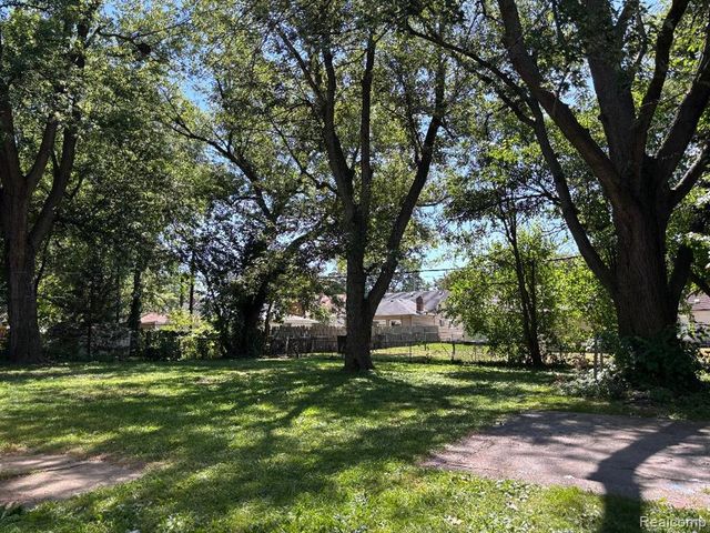 24409 Stanford Stanford, Dearborn Heights, MI 48125