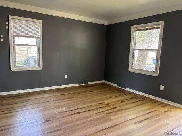 24409 Stanford Stanford, Dearborn Heights, MI 48125