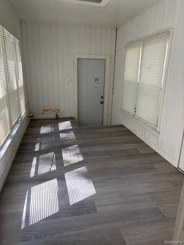 24409 Stanford Stanford, Dearborn Heights, MI 48125