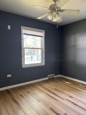 24409 Stanford Stanford, Dearborn Heights, MI 48125