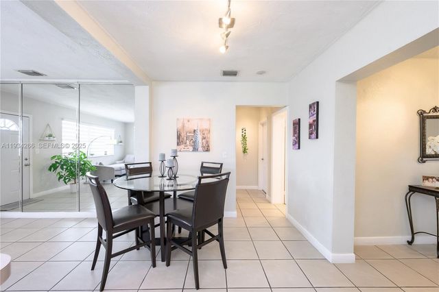 30 SW 57th Ct, Miami, FL 33144