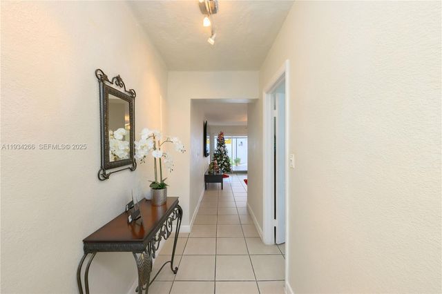 30 SW 57th Ct, Miami, FL 33144