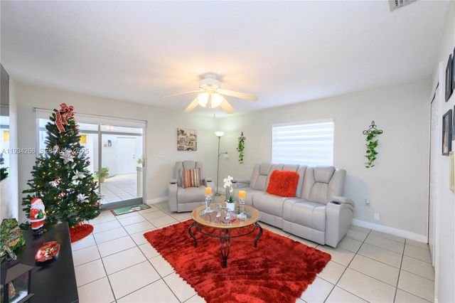 30 SW 57th Ct, Miami, FL 33144