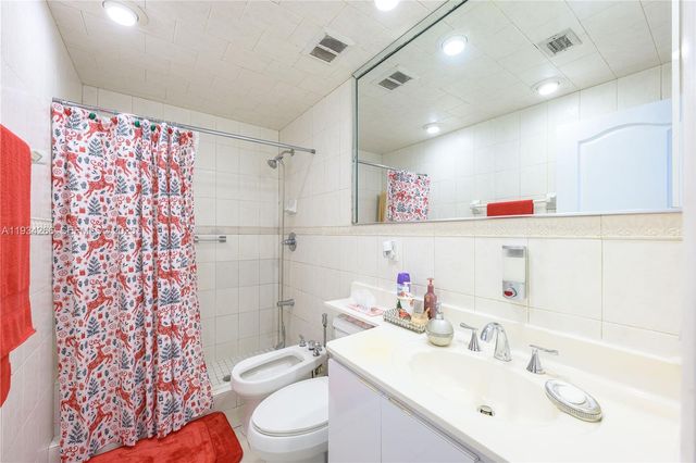 30 SW 57th Ct, Miami, FL 33144