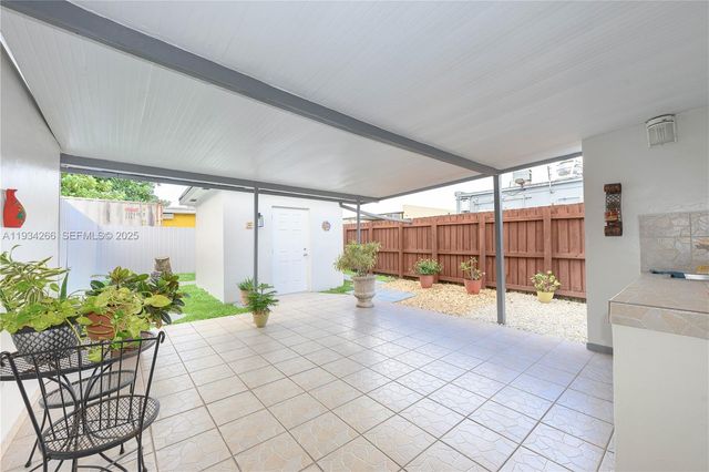 30 SW 57th Ct, Miami, FL 33144