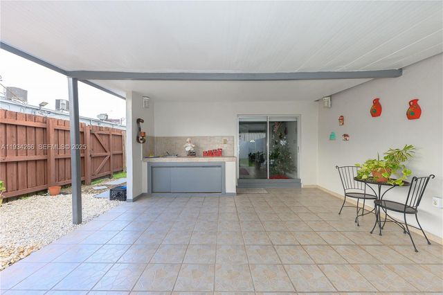 30 SW 57th Ct, Miami, FL 33144