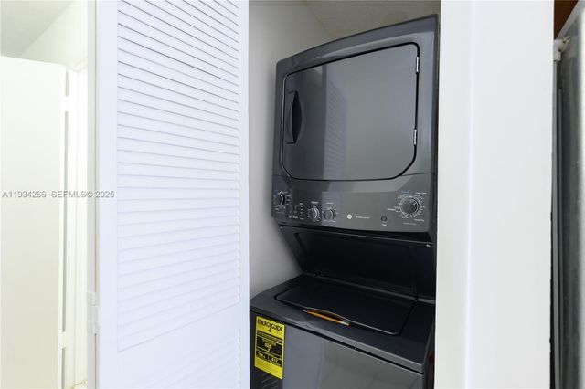 30 SW 57th Ct, Miami, FL 33144