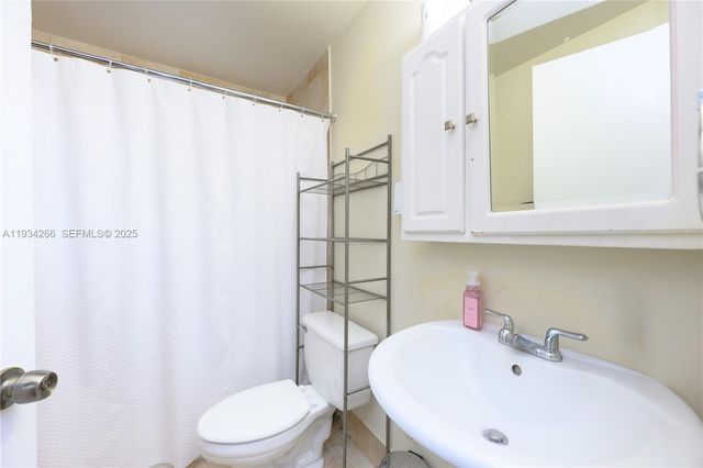 30 SW 57th Ct, Miami, FL 33144