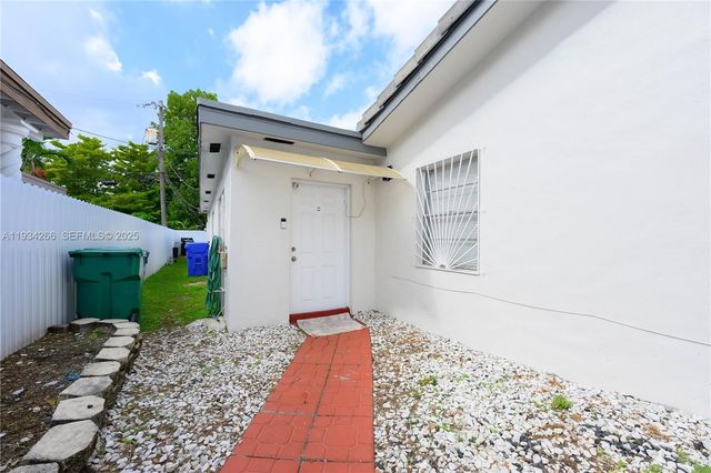 30 SW 57th Ct, Miami, FL 33144