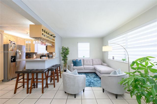 30 SW 57th Ct, Miami, FL 33144