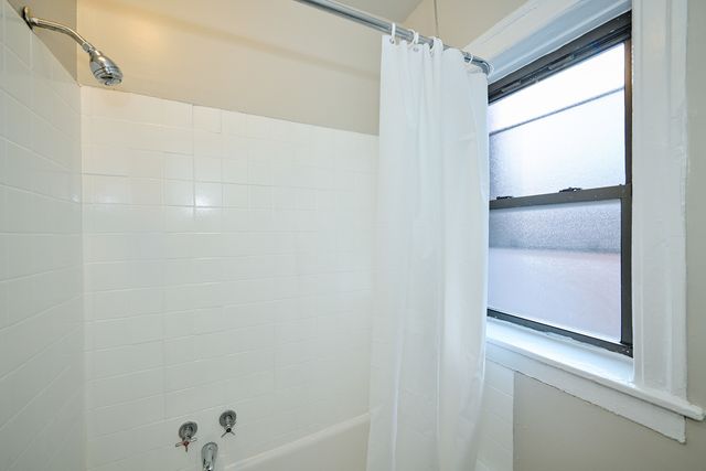 1351 W Touhy Avenue 3N, Chicago, IL 60626