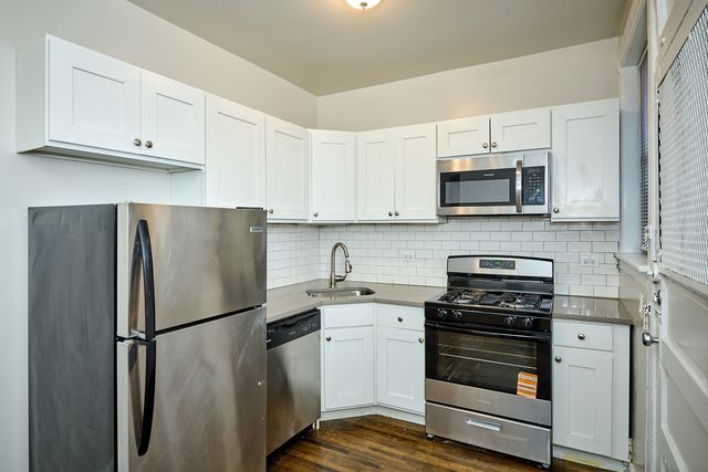 1351 W Touhy Avenue 3N, Chicago, IL 60626