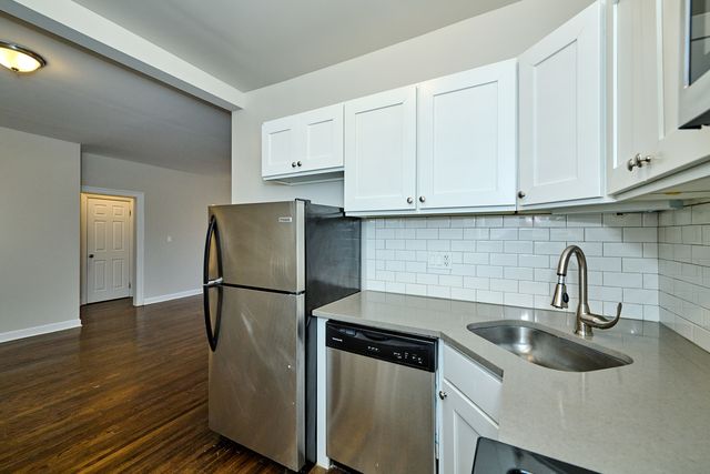 1351 W Touhy Avenue 3N, Chicago, IL 60626