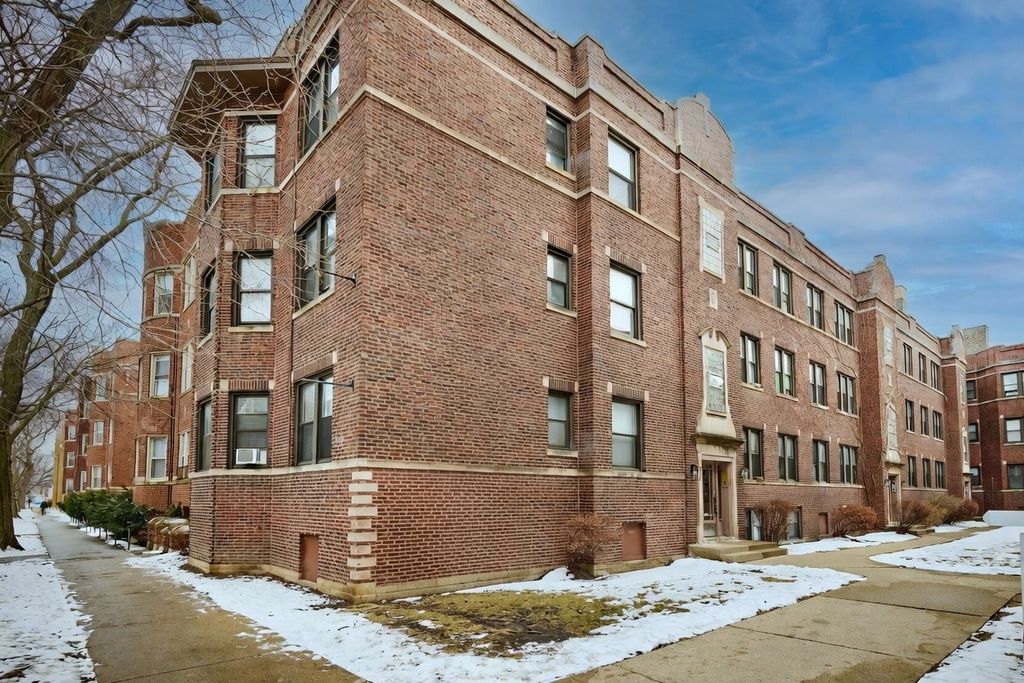 1351 W Touhy Avenue 3N, Chicago, IL 60626