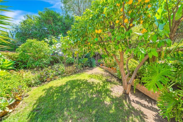 22548 Waterbury, Woodland Hills, CA 91364
