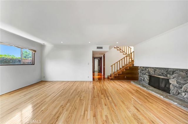 22548 Waterbury, Woodland Hills, CA 91364