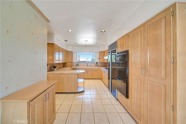 22548 Waterbury, Woodland Hills, CA 91364