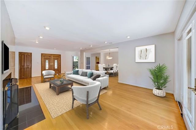 22548 Waterbury, Woodland Hills, CA 91364