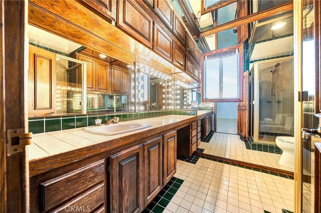 22548 Waterbury, Woodland Hills, CA 91364