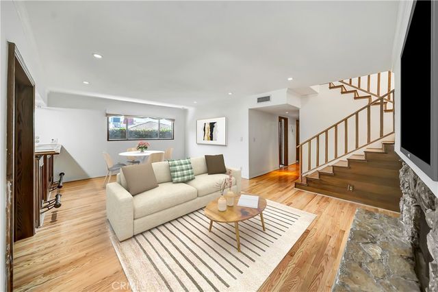22548 Waterbury, Woodland Hills, CA 91364