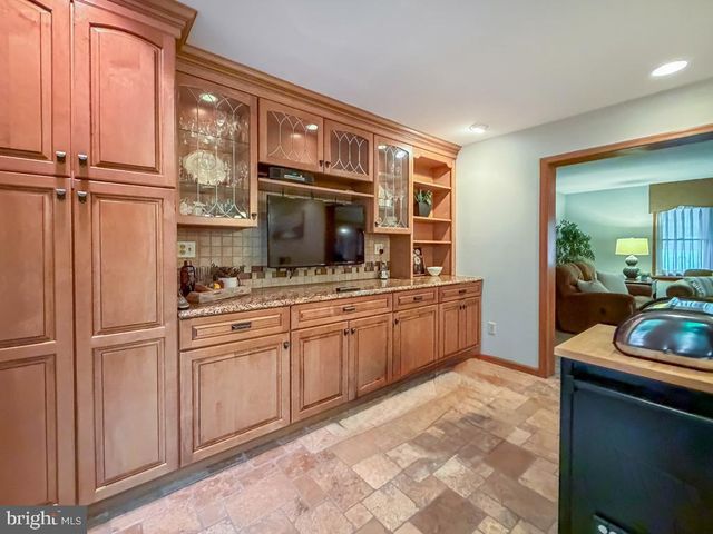 336 FOX HOLLOW DR, Feasterville Trevose, PA 19053