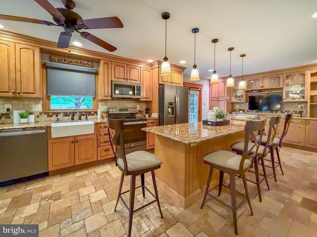 336 FOX HOLLOW DR, Feasterville Trevose, PA 19053