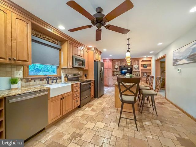 336 FOX HOLLOW DR, Feasterville Trevose, PA 19053