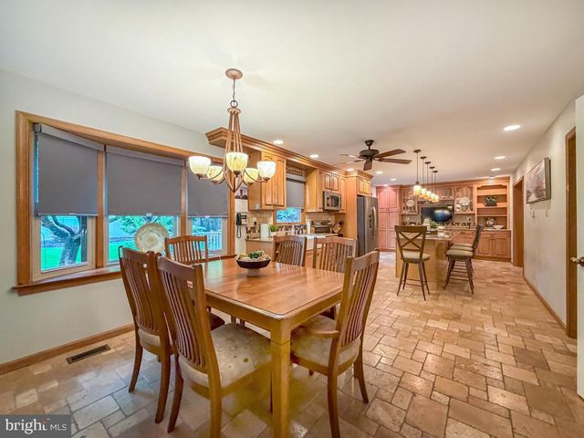 336 FOX HOLLOW DR, Feasterville Trevose, PA 19053