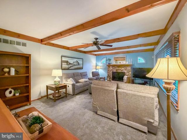 336 FOX HOLLOW DR, Feasterville Trevose, PA 19053
