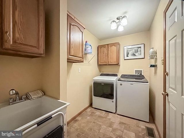 336 FOX HOLLOW DR, Feasterville Trevose, PA 19053