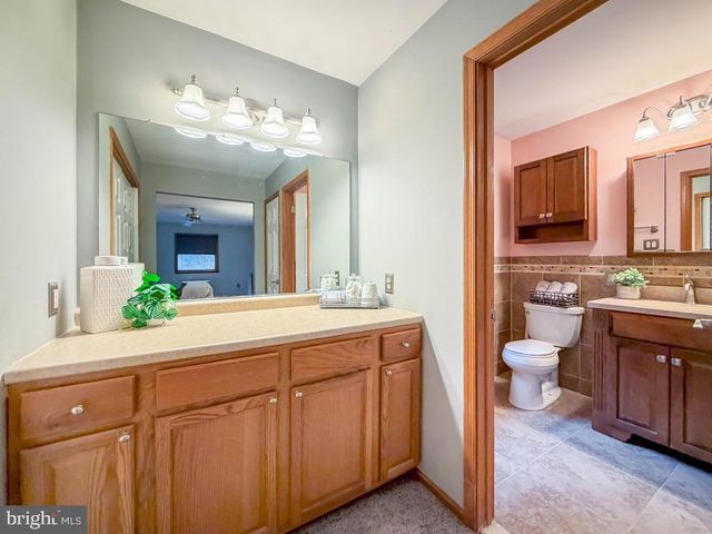 336 FOX HOLLOW DR, Feasterville Trevose, PA 19053