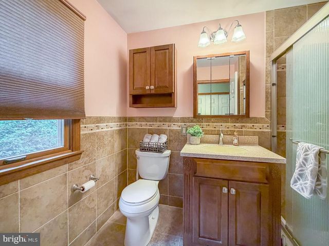 336 FOX HOLLOW DR, Feasterville Trevose, PA 19053